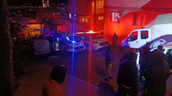 ESKİ EŞİNDEN ÇOCUĞUNU ALMAYA GİDEN ADAM, SİLAHLA VURULARAK AĞIR YARALANDI