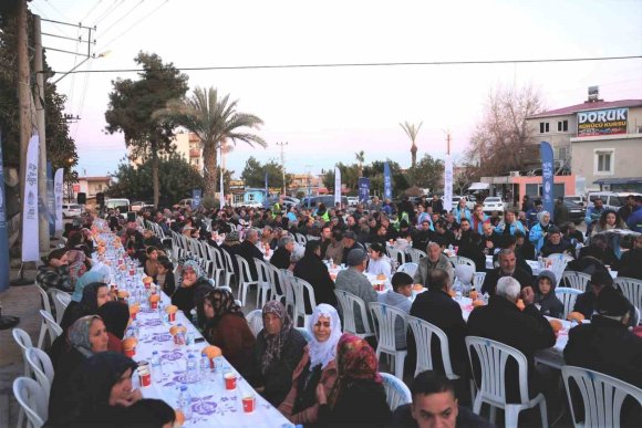 AKDENİZ’DE RAMAZAN BEREKETİ İFTAR SOFRASINDA PAYLAŞILDI