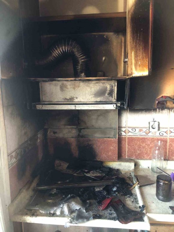 SAMANDAĞ’DA EVİN MUTFAĞINDAN ALEVLER YÜKSELDİ