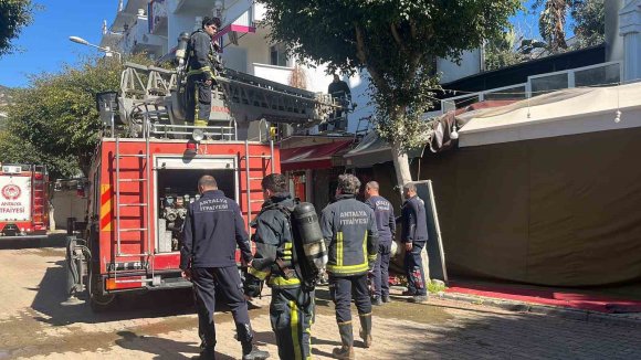 ALANYA’DA OTELİN KAZAN DAİRESİNDE ÇIKAN YANGIN KORKUTTU