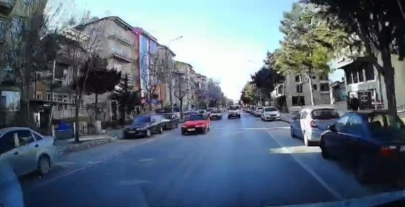 ISPARTA’DA TEHLİKELİ SOLLAMA KAMERADA: KAZADAN KIL PAYI KURTULDU