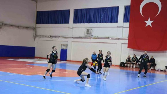 MUT’TA VOLEYBOL TURNUVASI DÜZENLENDİ