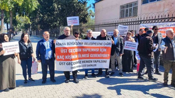 ÜST GEÇİT İSTEYEN MAHALLELİ EYLEM YAPIP BELEDİYEYE TEPKİ GÖSTERDİ