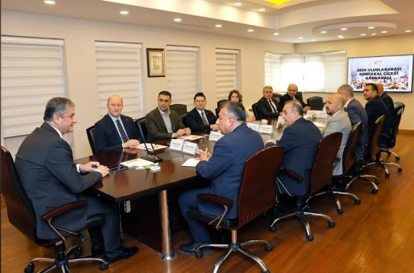 ULUSLARARASI ADANA PORTAKAL ÇİÇEĞİ KARNAVALI HAZIRLIKLARI DEĞERLENDİRİLDİ