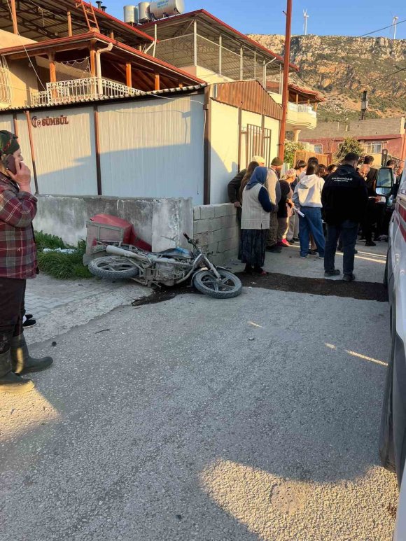 OTOMOBİLLE ÇARPIŞAN MOTOSİKLETLİ AĞIR YARALANDI