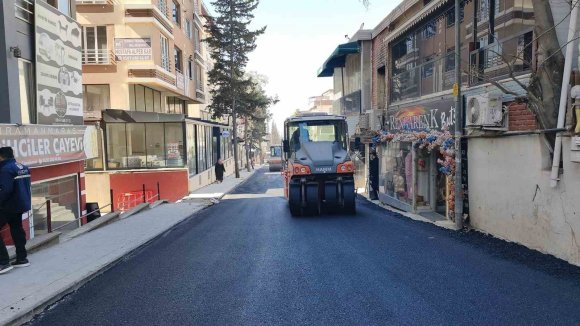 KAHRAMANMARAŞ’TA YOL YENİLEME ÇALIŞMALARI SÜRÜYOR