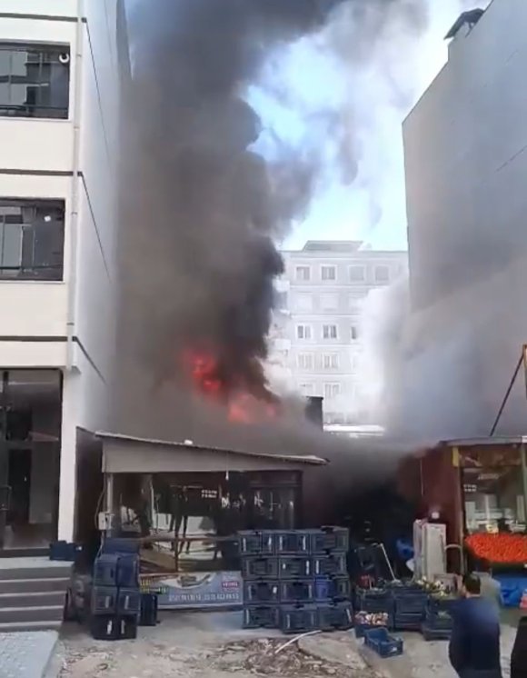 KAHRAMANMARAŞ’TA MANAVDA ÇIKAN YANGINI İTFAİYE SÖNDÜRDÜ