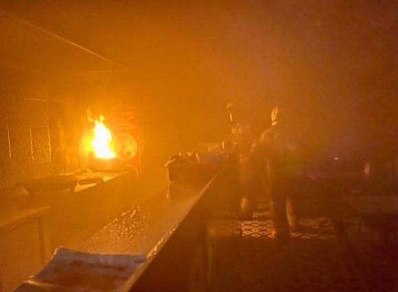 ANTAKYA’DA KIZARTMA MAKİNESİNDEN ÇIKAN YANGINDA DÖNERCİDE ALEVLER YÜKSELDİ
