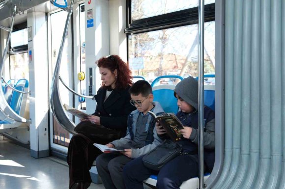 ÖĞRENCİLER TRAMVAYIN TARİHİNİ KEYİFLİ YOLCULUKLA ÖĞRENDİ