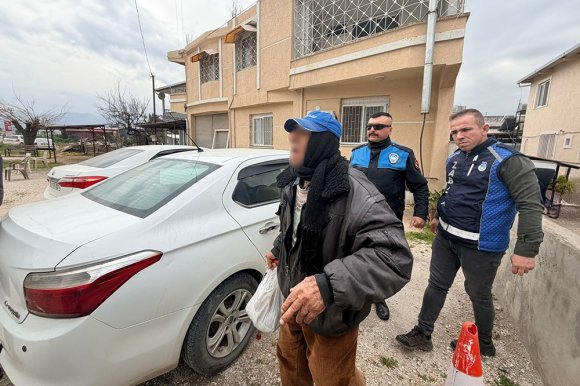 ZABITA OPERASYONUYLA YAKALANAN DİLENCİLERİN ÜZERİNDE 4 BİN TL’Yİ BULAN PARA ELE GEÇİRİLDİ