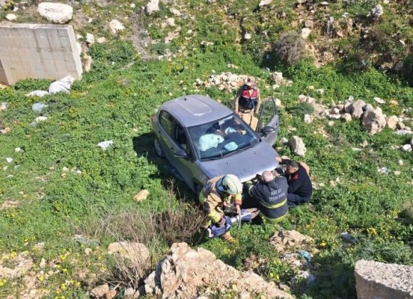 DEFNE’DE UÇURUMDAN YUVARLANAN OTOMOBİL SÜRÜCÜSÜ YARALANDI