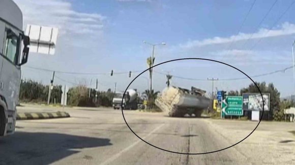 YAKIT YÜKLÜ TANKERİN PORTAKAL BAHÇESİNE UÇTUĞU ANLAR ARAÇ KAMERASINDA