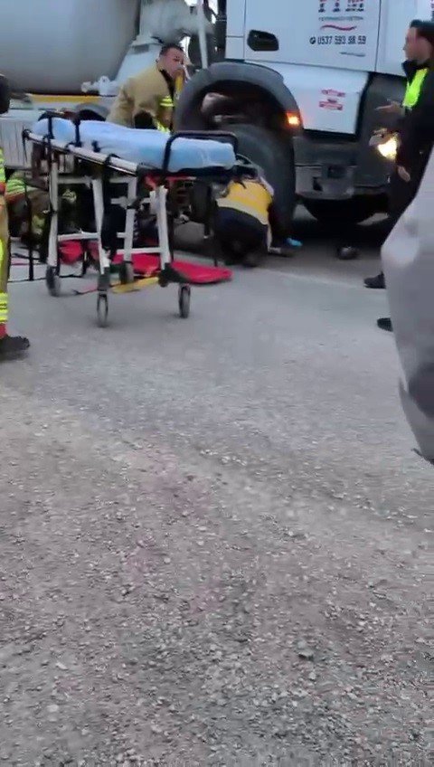 BETON MİKSERİYLE ÇARPIŞAN MOTOSİKLETİN SÜRÜCÜSÜ YARALANDI