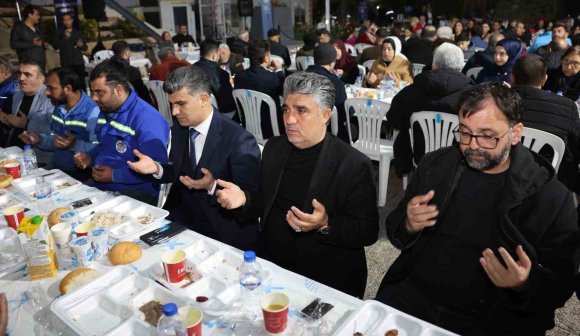 AKDENİZ’DE BİRLİK SOFRASI: KAYMAKAM ŞENER PERSONELLE İFTAR YAPTI