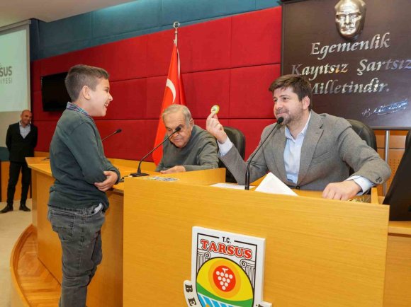 TARSUSLU MİNİKLER YEREL YÖNETİMLERİ YERİNDE ÖĞRENDİ