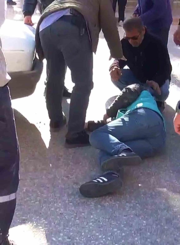 OTOMOBİL İLE MOTOSİKLET ÇARPIŞTI: 1 YARALI