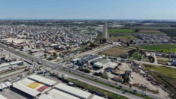 TARSUS’TA ÇİFTÇİLERİ SEVİNDİREN YOL ÇALIŞMASI