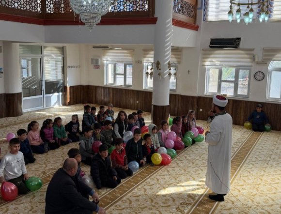 ANAMUR’DA ÇOCUKLAR CAMİLERDE MANEVİ DEĞERLERİ ÖĞRENİYOR