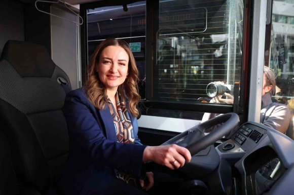 ANTALYA BÜYÜKŞEHİR’DEN ULAŞIM FİLOSUNA TAKVİYE: 19 HİBRİT OTOBÜS SAHADA