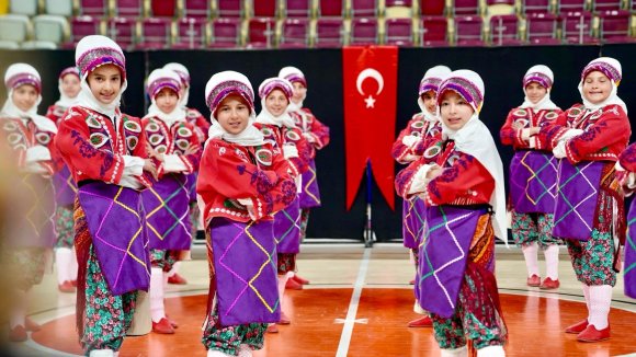 ISPARTA’DA HALK OYUNLARI MİNİKLERİN ŞAMPİYONU SEVİM ÖRNEK İLKOKULU