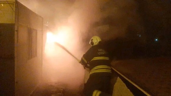 ALEVLERE TESLİM OLAN KONTEYNER YANARAK KULLANILAMAZ HALE GELDİ