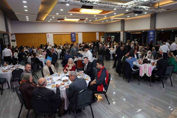 ŞEHİT AİLELERİ VE GAZİLER İFTARDA BİR ARAYA GELDİ