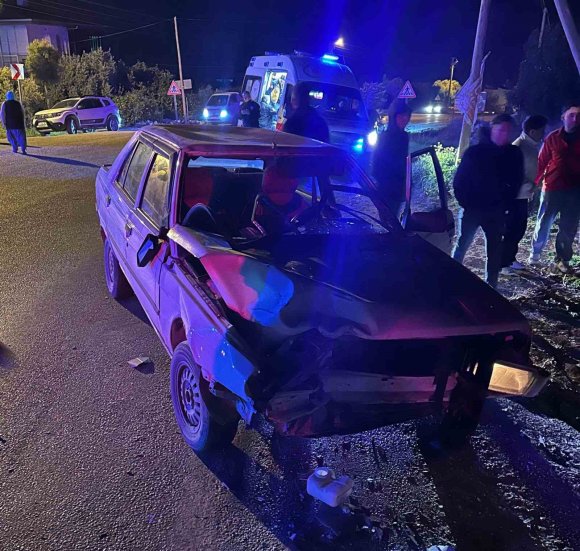 OTOMOBİL İLE MOTOSİKLET ÇARPIŞTI:2 YARALI