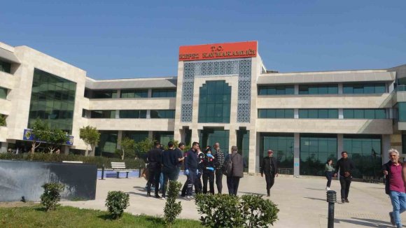 KAYMAKAMLIK BİNASINDA ATEŞ AÇARAK KENDİNİ ODAYA KİLİTLEYEN ŞAHIS TESLİM OLDU