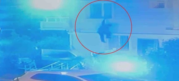 KAYIP GENÇ 24 GÜNDÜR ARANIYOR; EN SON TAŞ ÜZERİNDE ELBİSELERİ VE EŞYALARI BULUNMUŞTU