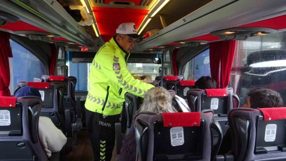 RAMAZAN BAYRAMI ÖNCESİ OTOBÜS TERMİNALİNDE TRAFİK DENETİMİ