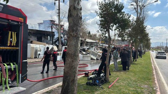 KAHRAMANMARAŞ’TA İŞ YERİ YANGINI