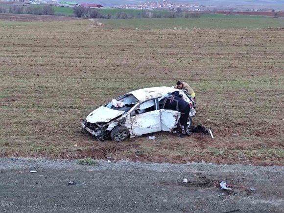 AFŞİN-GÖKSUN KARAYOLUNDA KAZA: 2 YARALI