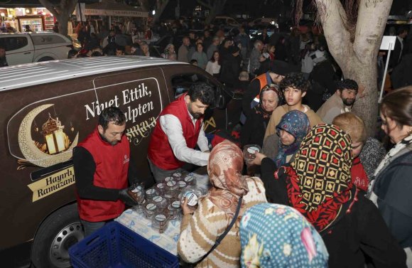 MERSİN’DE KADİR GECESİNDE 10 BİN KİŞİLİK LOKMA İKRAMI