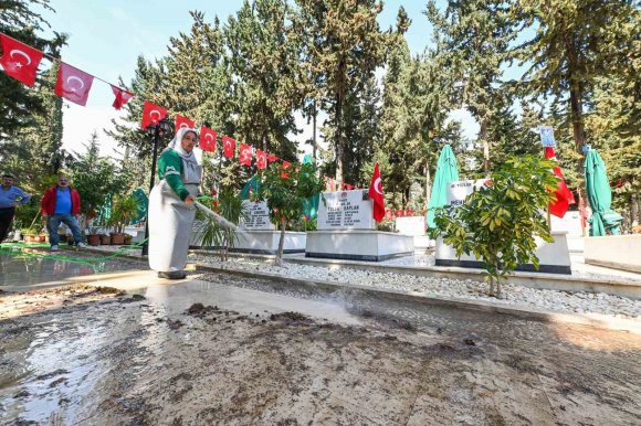 MERSİN’DE BAYRAM HAZIRLIKLARI TAMAMLANDI