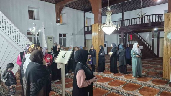 ANAMUR’DA KADİR GECESİNDE SAKAL-I ŞERİF ZİYARETE AÇILDI