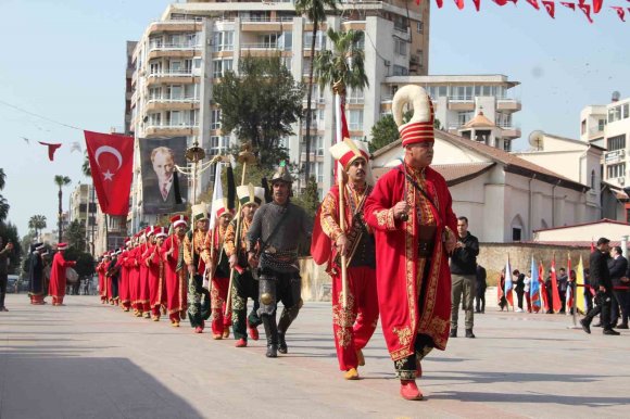 ATATÜRK’ÜN MERSİN’E GELİŞİNİN 103’ÜNCÜ YIL DÖNÜMÜ TÖRENLE KUTLANDI