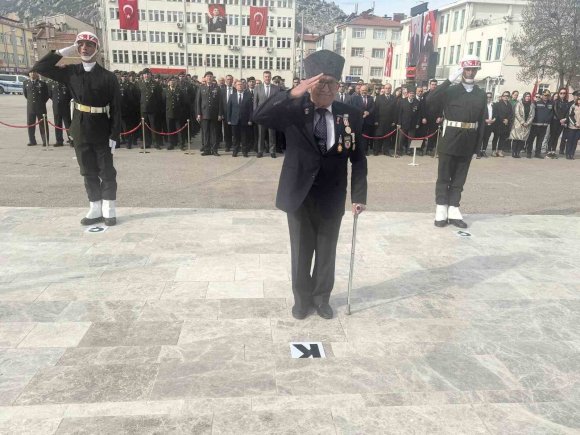 EĞİRDİR’DE ÇANAKKALE ZAFERİ GURURLA KUTLANDI, ŞEHİTLER DUALARLA ANILDI