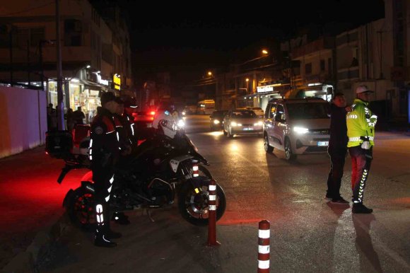 ADANA’DA 2 BİN 305 PERSONELLE ‘HUZUR VE GÜVEN’ UYGULAMASI