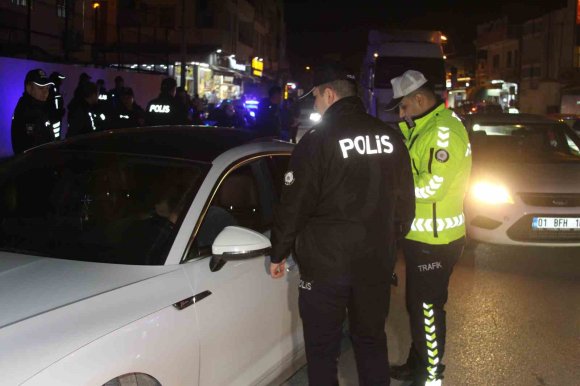 ADANA’DA 2 BİN 305 PERSONELLE ‘HUZUR VE GÜVEN’ UYGULAMASI