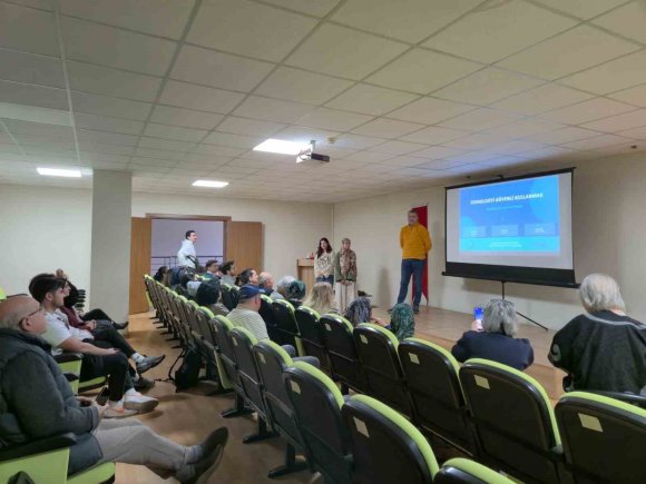 HUZUREVİ SAKİNLERİNE GÜVENLİ TEKNOLOJİ EĞİTİMİ VERİLDİ