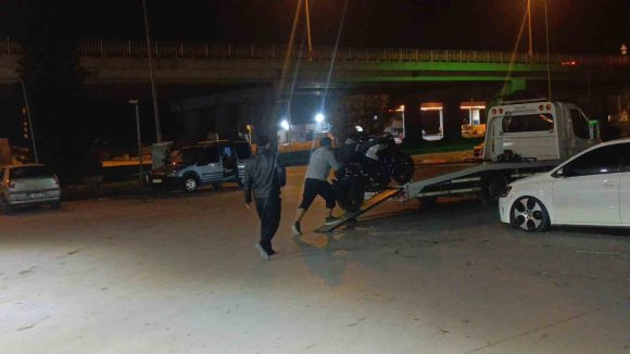 ANTALYA’DA PLAKASIZ VE ABARTI EGZOZLU MOTOSİKLETE 62 BİN TL CEZA KESİLDİ
