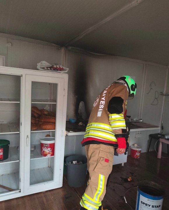 KUMLU’DA EV YANGINI