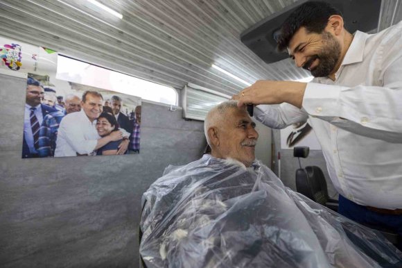 MERSİNLİLER BAYRAMA MOBİL KUAFÖR İLE HAZIRLANDI