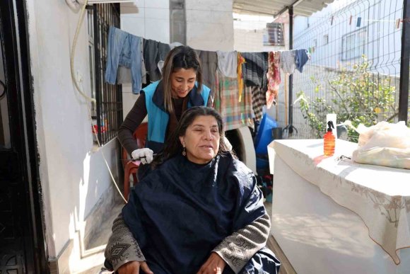 AKDENİZ BELEDİYESİ’NDEN İHTİYAÇ SAHİPLERİNE BAYRAM TEMİZLİĞİ DESTEĞİ