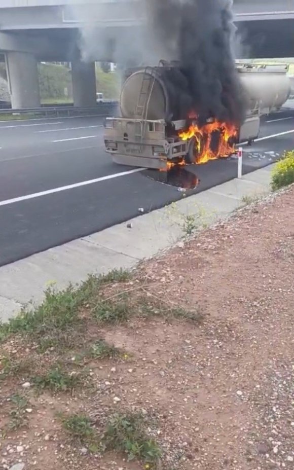 OSMANİYE’DE MAZOT YÜKLÜ TANKER ALEV ALDI