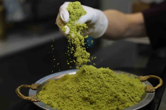 UZMANINDAN ‘UCUZ TATLI’ UYARISI: YER FISTIĞI VE KABAK ÇEKİRDEĞİNİ FISTIK DİYE SATIYORLAR