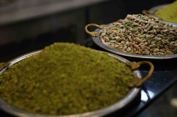 UZMANINDAN ‘UCUZ TATLI’ UYARISI: YER FISTIĞI VE KABAK ÇEKİRDEĞİNİ FISTIK DİYE SATIYORLAR