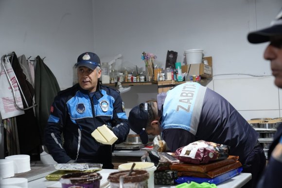 KOZAN’DA ZABITA EKİPLERİNDEN BAYRAM DENETİMİ