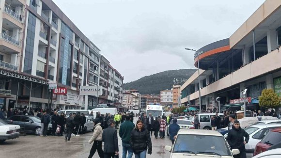 BURDUR’DA BIÇAKLI KAVGA: 5 YARALI