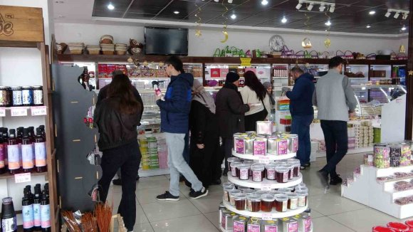 ISPARTA’NIN GÜL LOKUMUNA BAYRAM ÖNCESİ YOĞUN TALEP